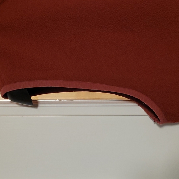 Disney men's XL dusky red fleece vest - Picture 5 of 7